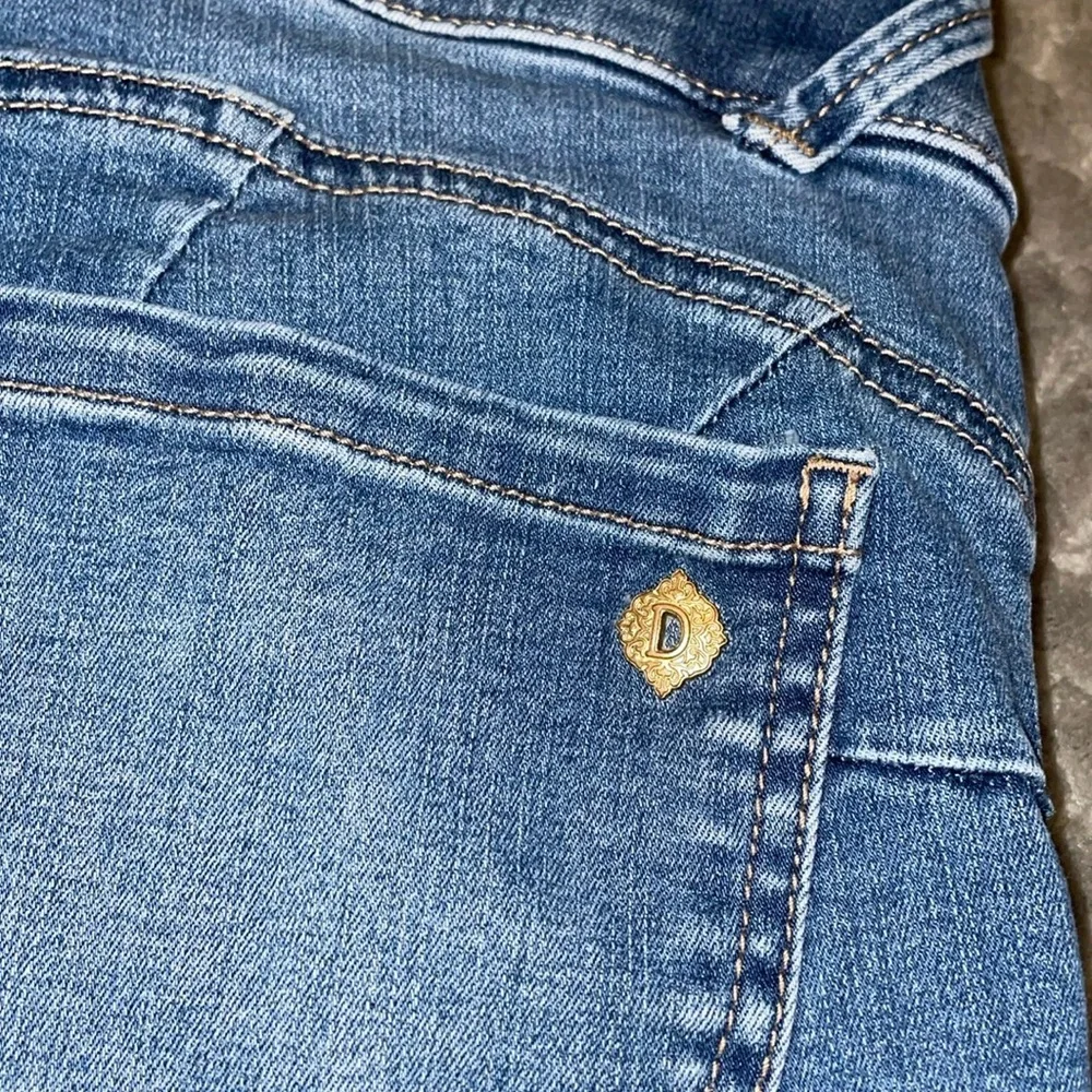 Democracy “Ab”solution Jeans.  Size 8. Light. Wash.‎  Skinny Jeans. - Picture 2 of 11